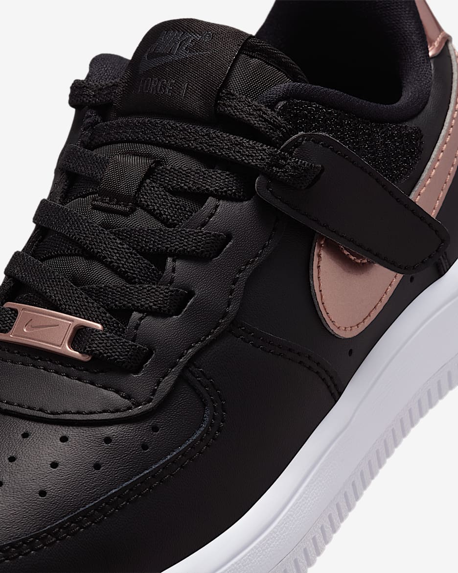 Chaussure Nike Force 1 Low SE EasyOn pour enfant. Nike FR